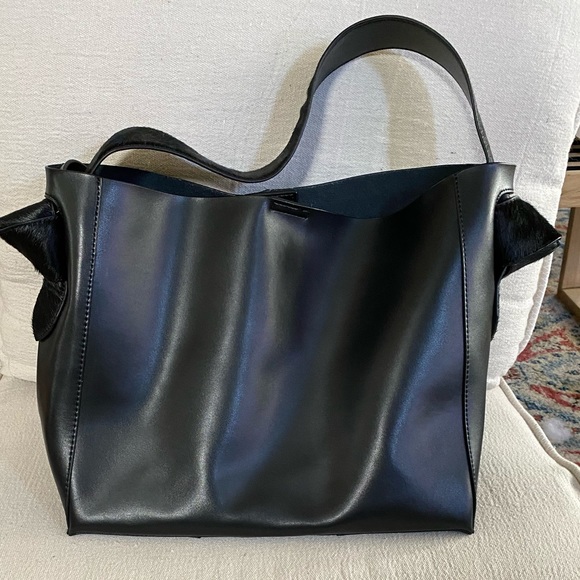 Colman Montreal Black Genuine Leather Shoulder Bag - Picture 4 of 6